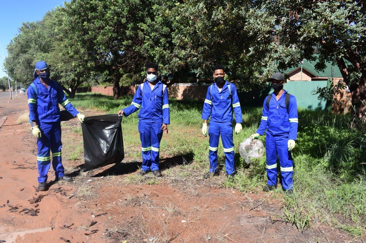 Sishen tackles two social challenges : Littering and unemployment